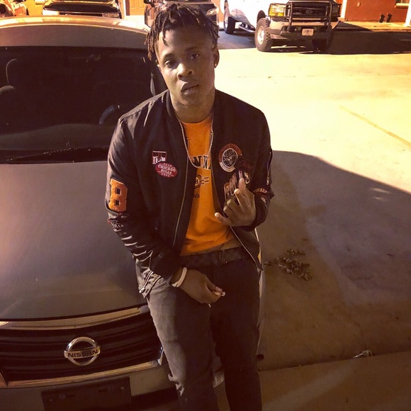 Meet your Posher, Dee - Picture 1 of 1